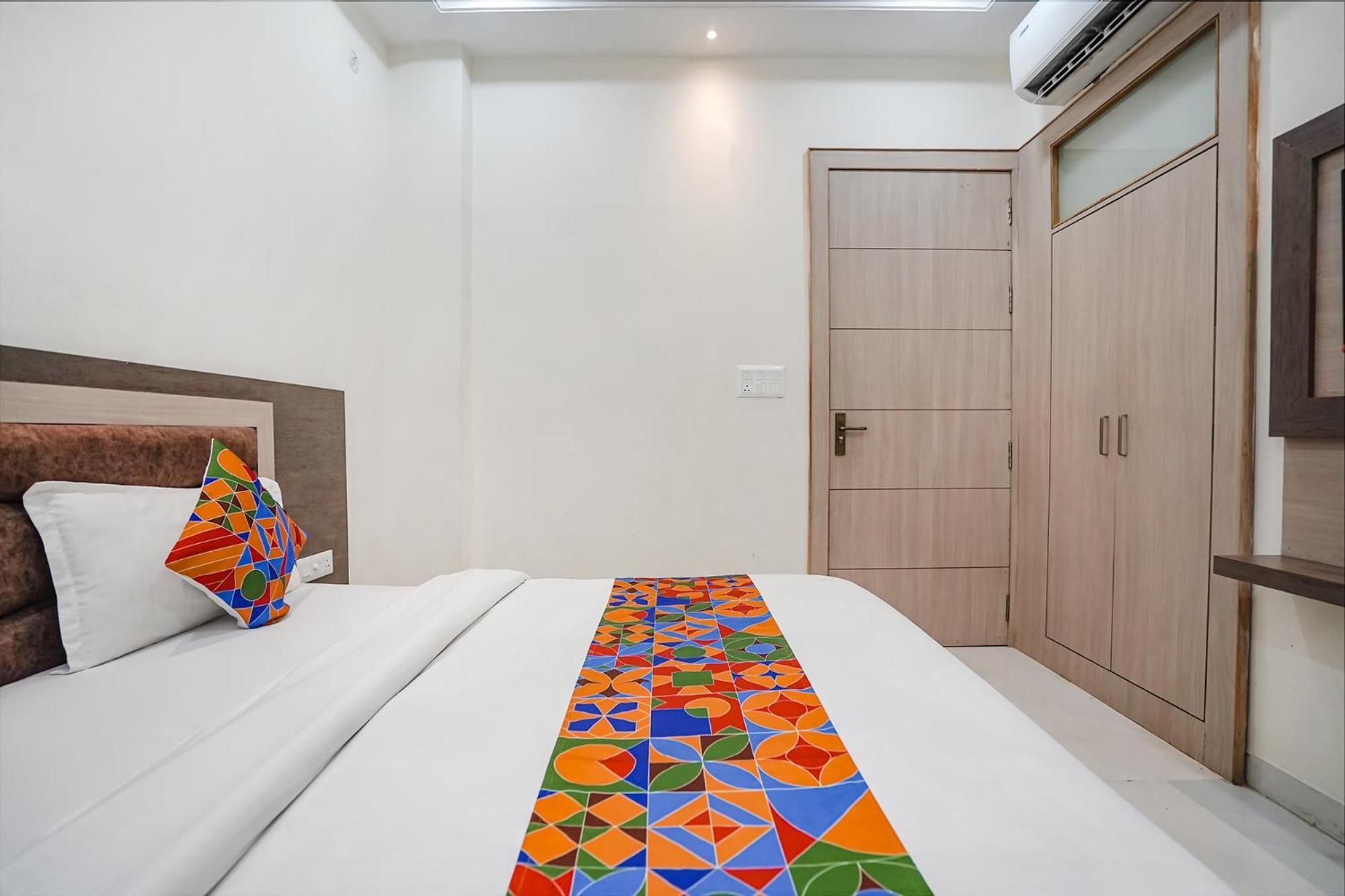 Fabhotel Shri Giriraj Ji Dham 3*