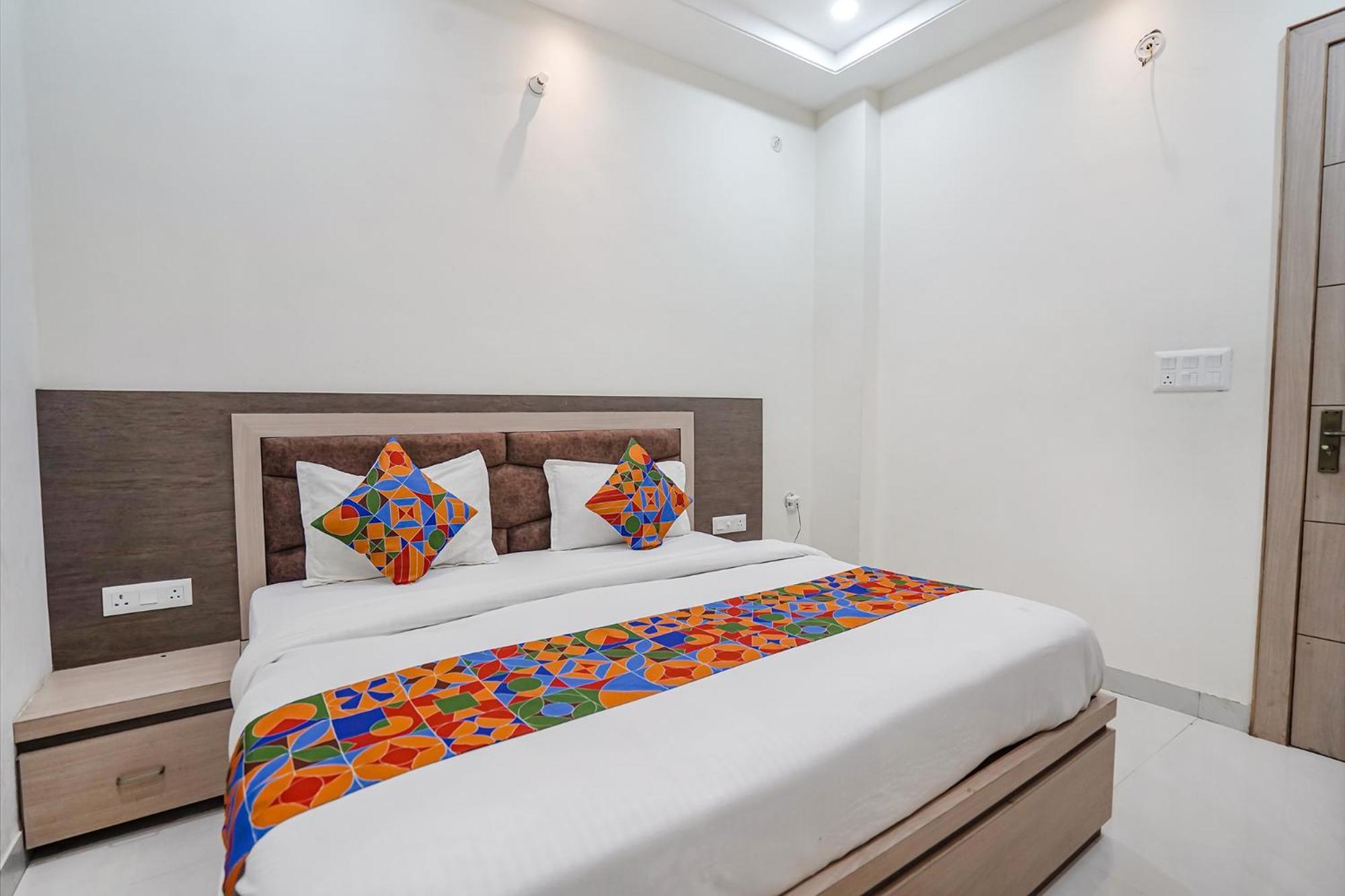 Hotel Fabhotel Shri Giriraj Ji Dham