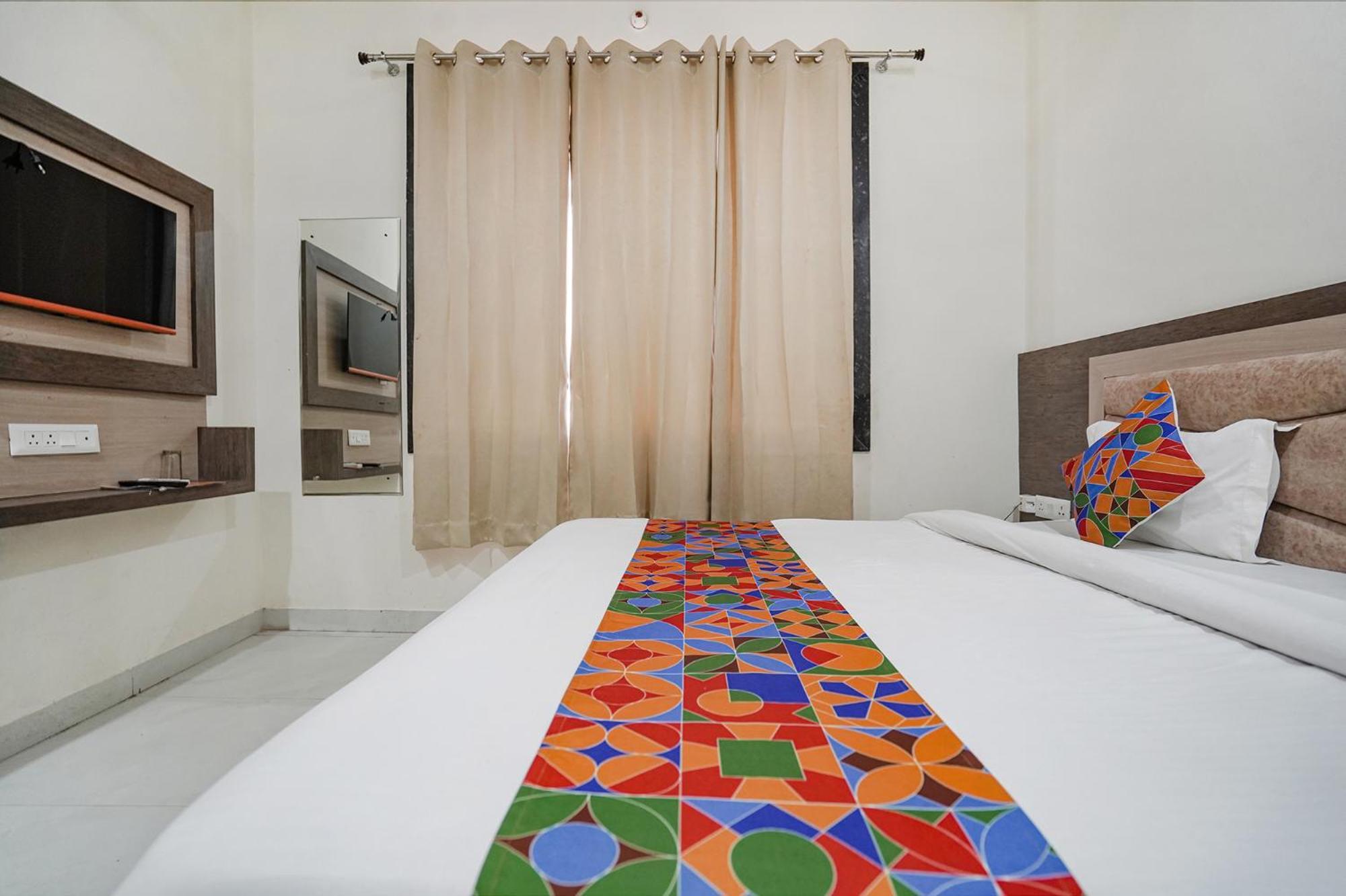 Fabhotel Shri Giriraj Ji Dham 3*