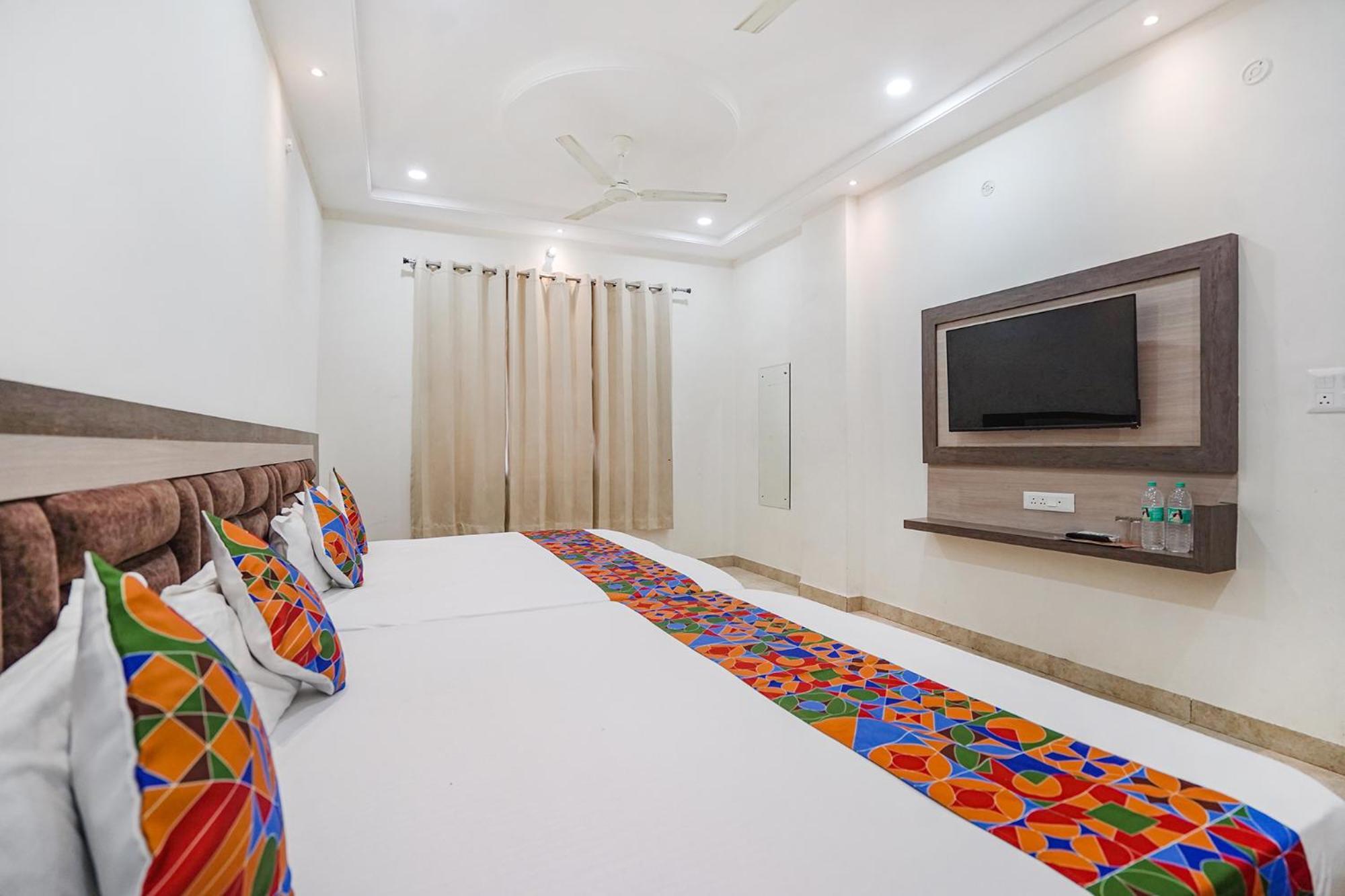 Fabhotel Shri Giriraj Ji Dham 3*
