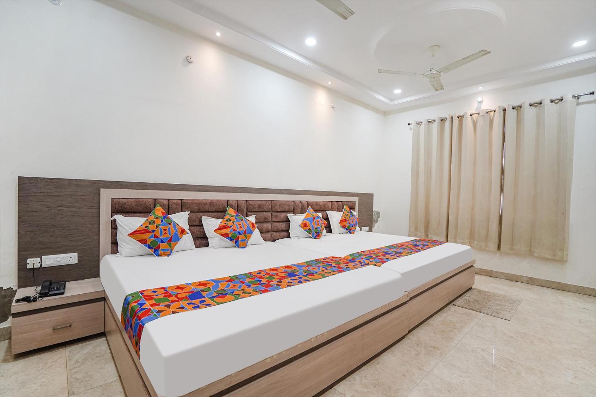 Hotel Fabhotel Shri Giriraj Ji Dham
