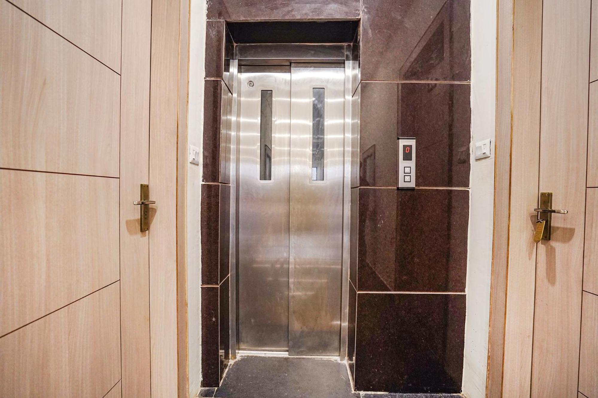 Hotel Fabhotel Shri Giriraj Ji Dham Vrindavan