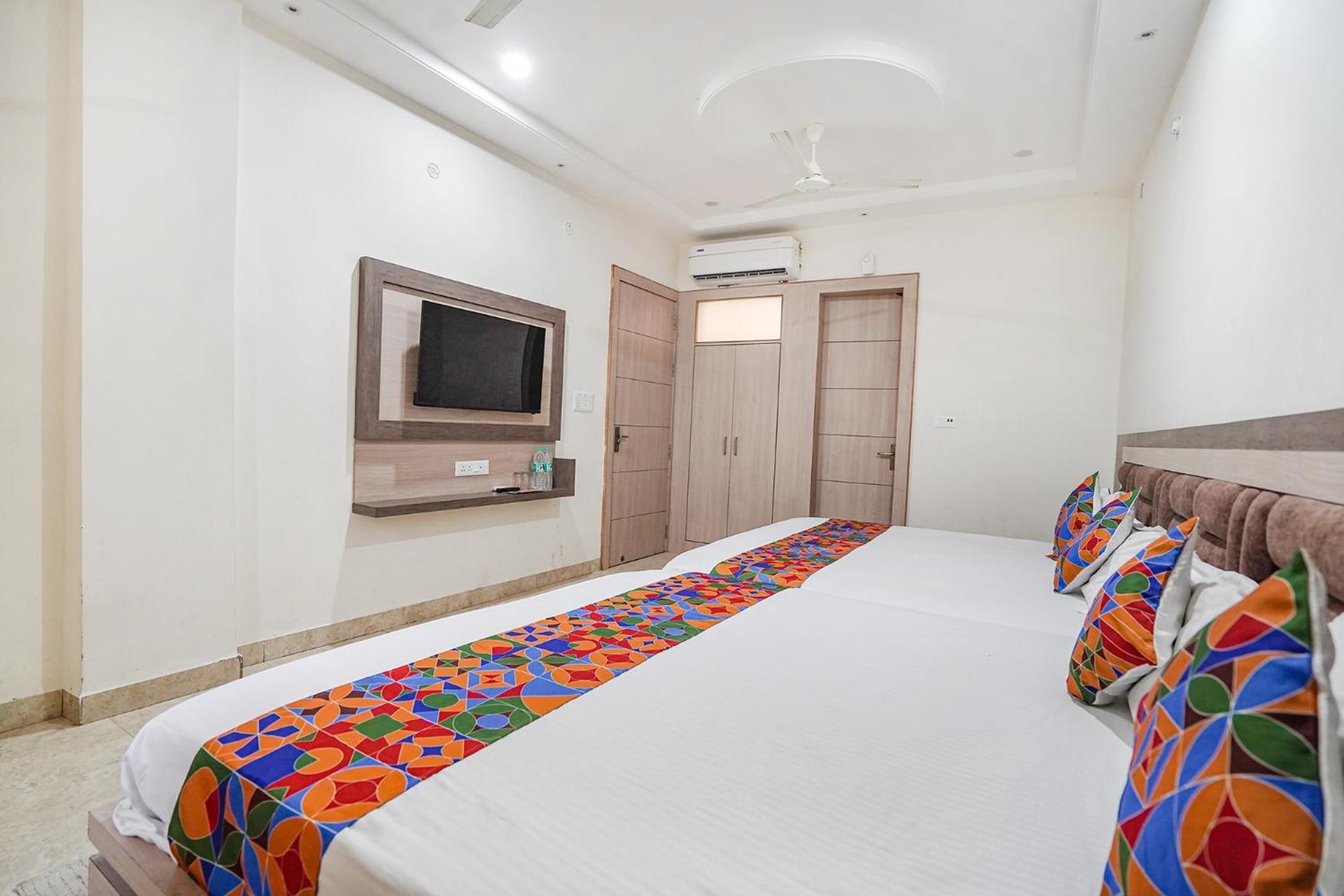 Hotel Fabhotel Shri Giriraj Ji Dham 3*